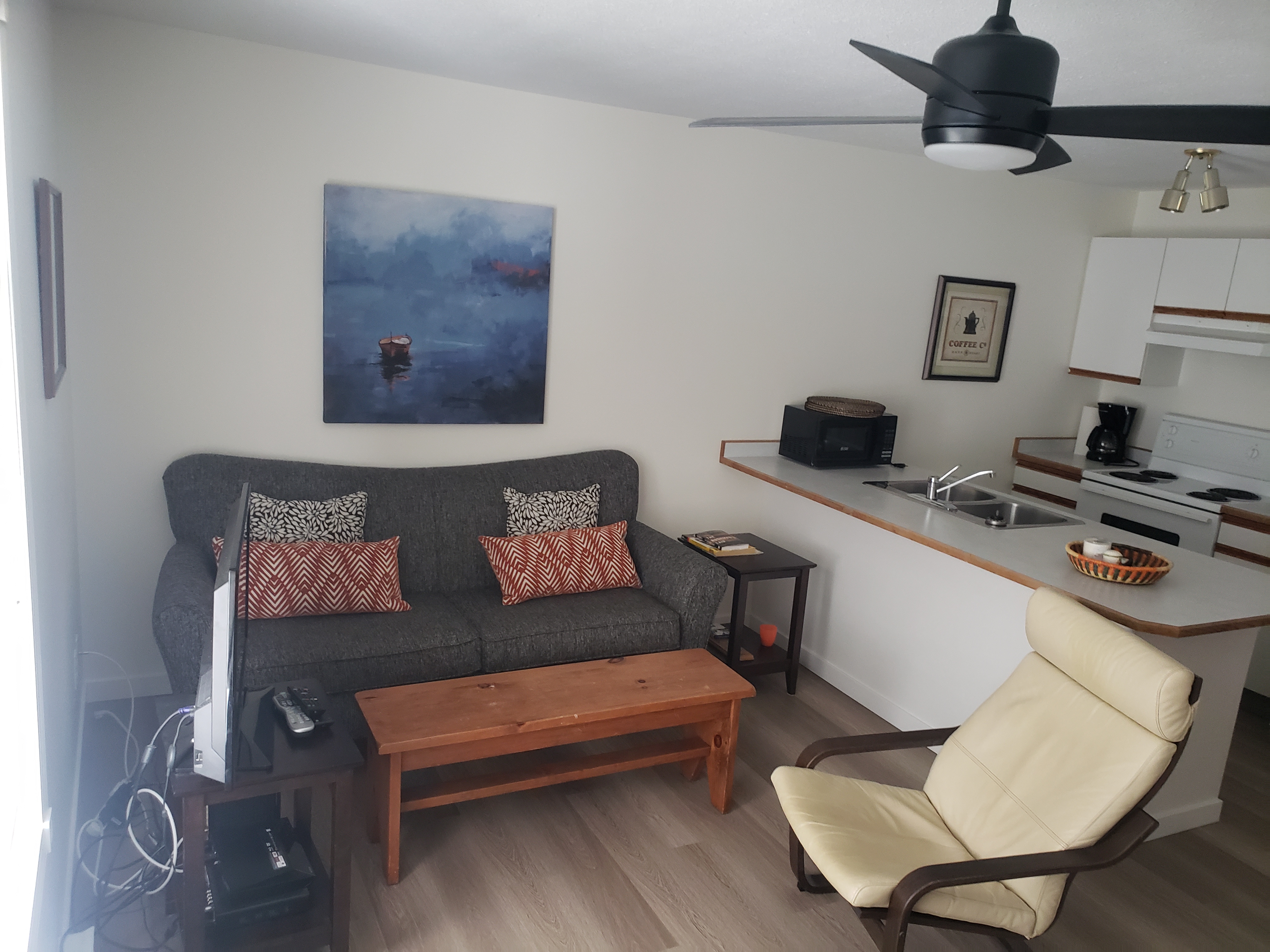 Shuswap Beach Vacation Homes