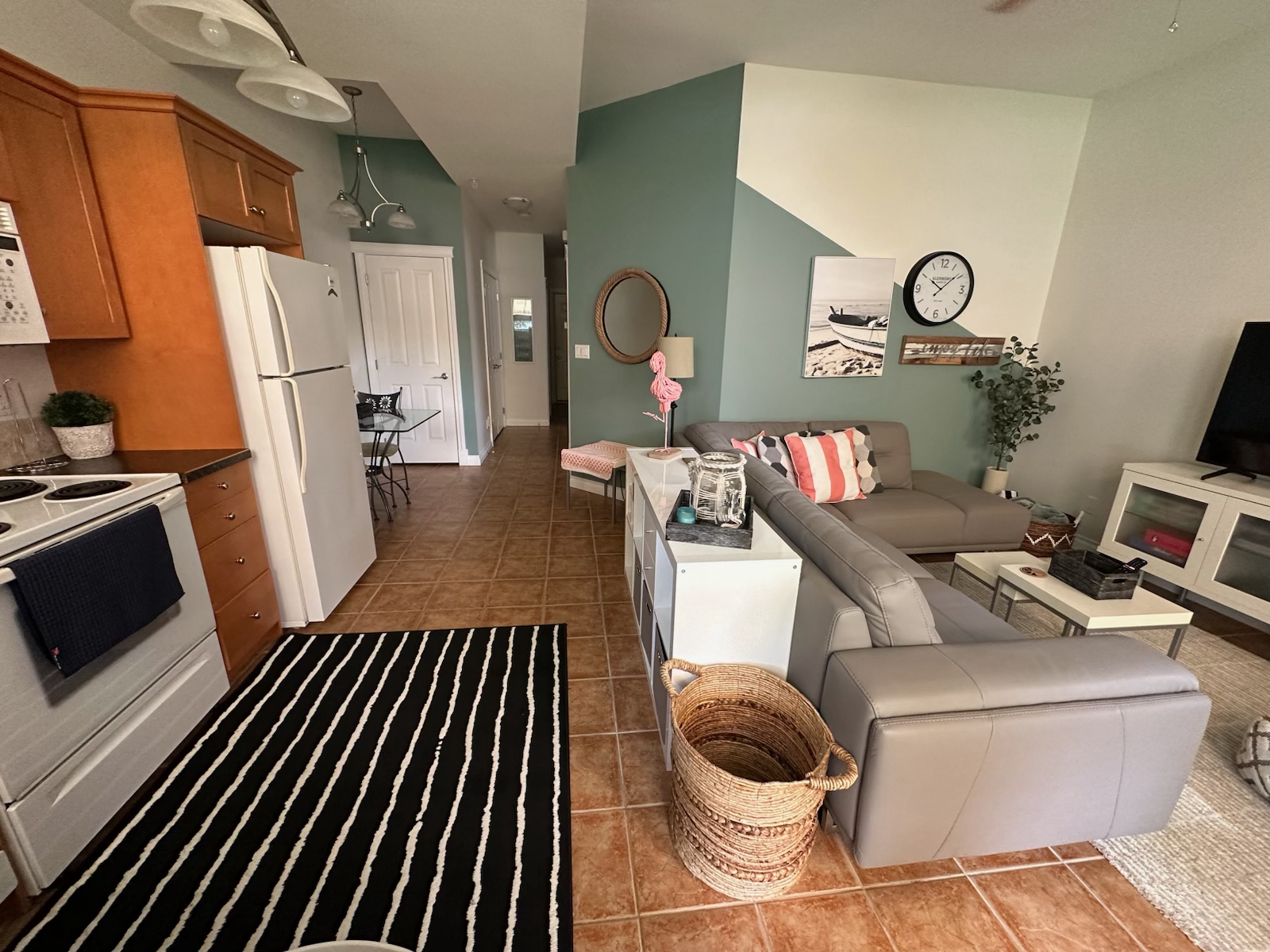 Beachfront vacation homes Sicamous