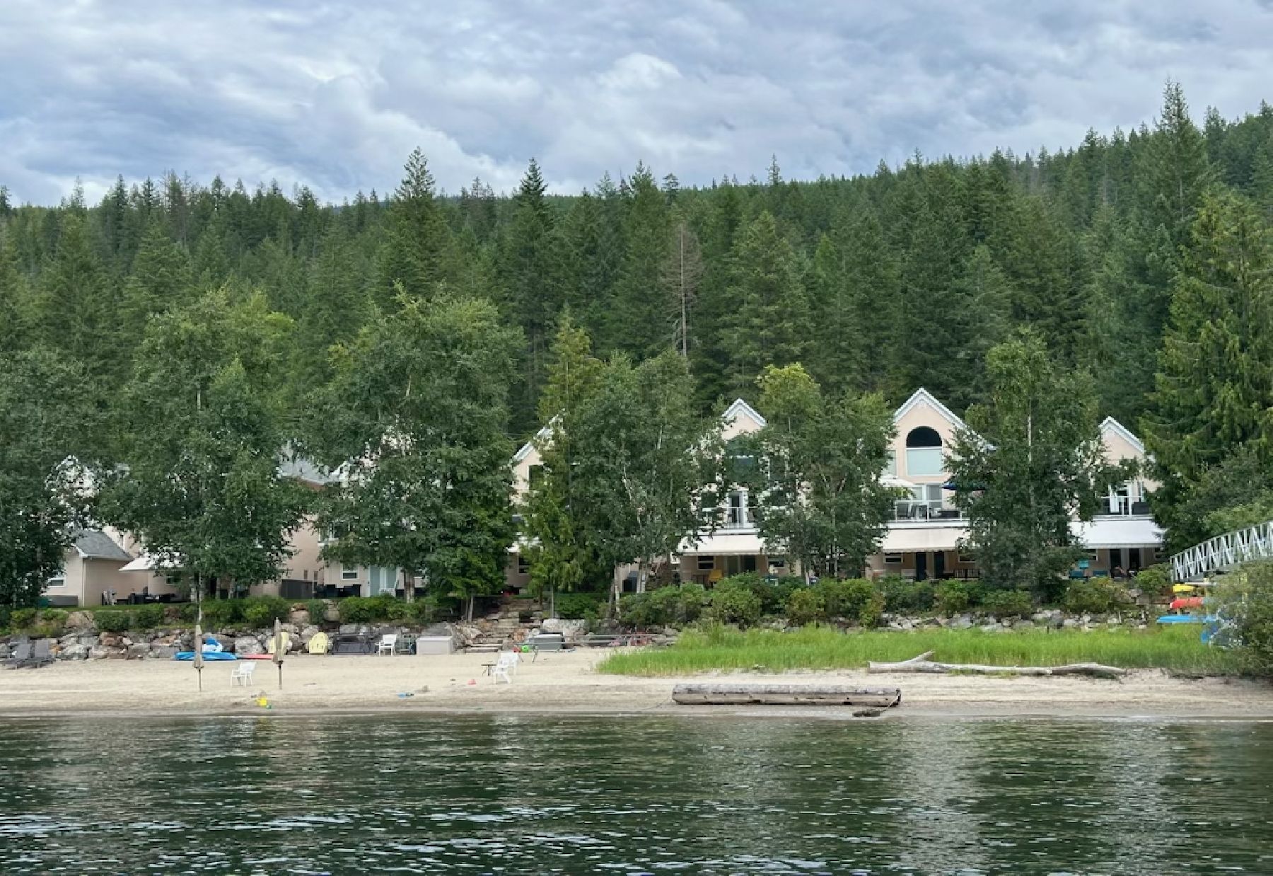 Sicamous vacation homes with kitchen